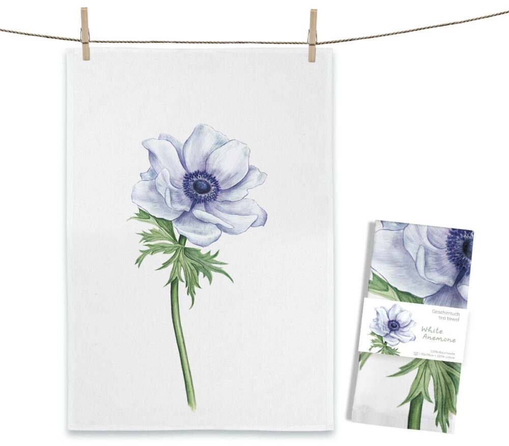 Weißes MALUU Baumwolle Geschirrtuch mit dem edlen, floralen Aquarell-Motiv White Anemone, das weiße Anemonen-Blüten zeigt.