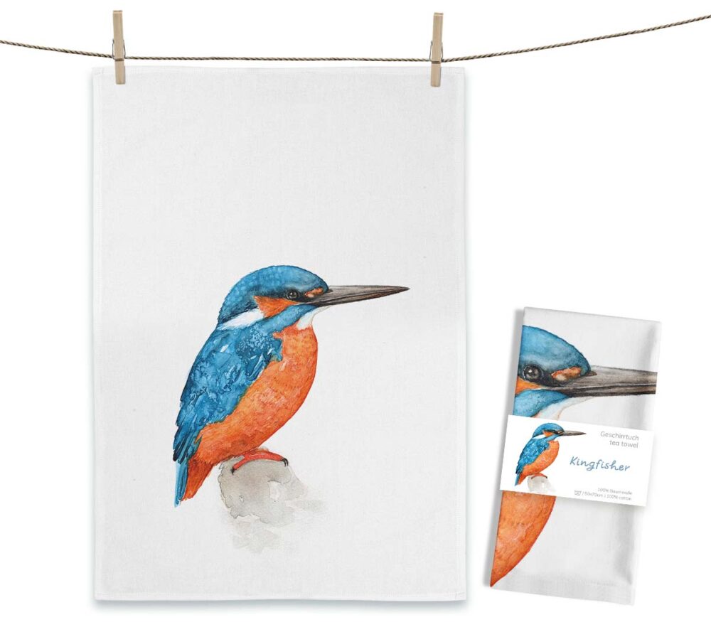 Weißes MALUU Baumwolle Geschirrtuch mit einem farbenfrohen Aquarell-Motiv, das einen schillernden Eisvogel auf einem Ast zeigt.
