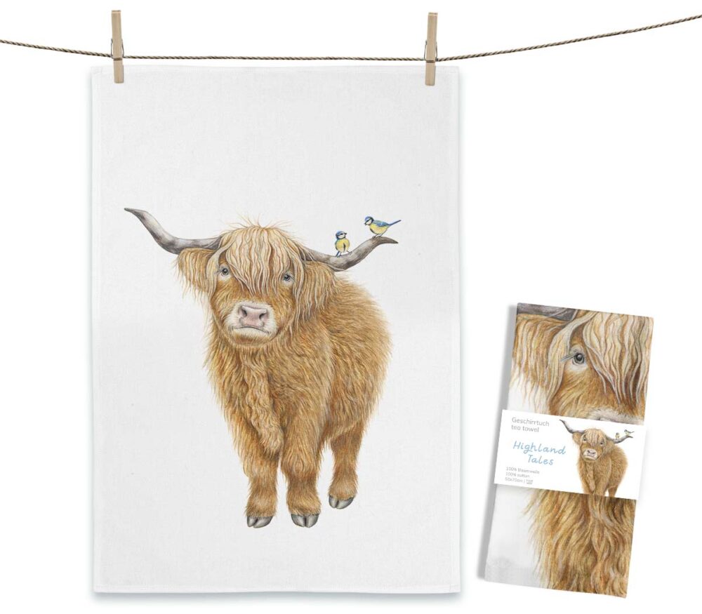 Weißes MALUU Baumwolle Geschirrtuch mit dem Aquarell-Motiv Highland Tales, das ein zotteliges schottisches Highlandrind von vorne zeigt.
