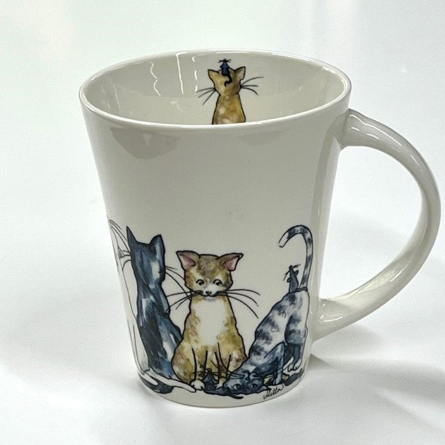 Camilla Ståhl Becher mit Katzen