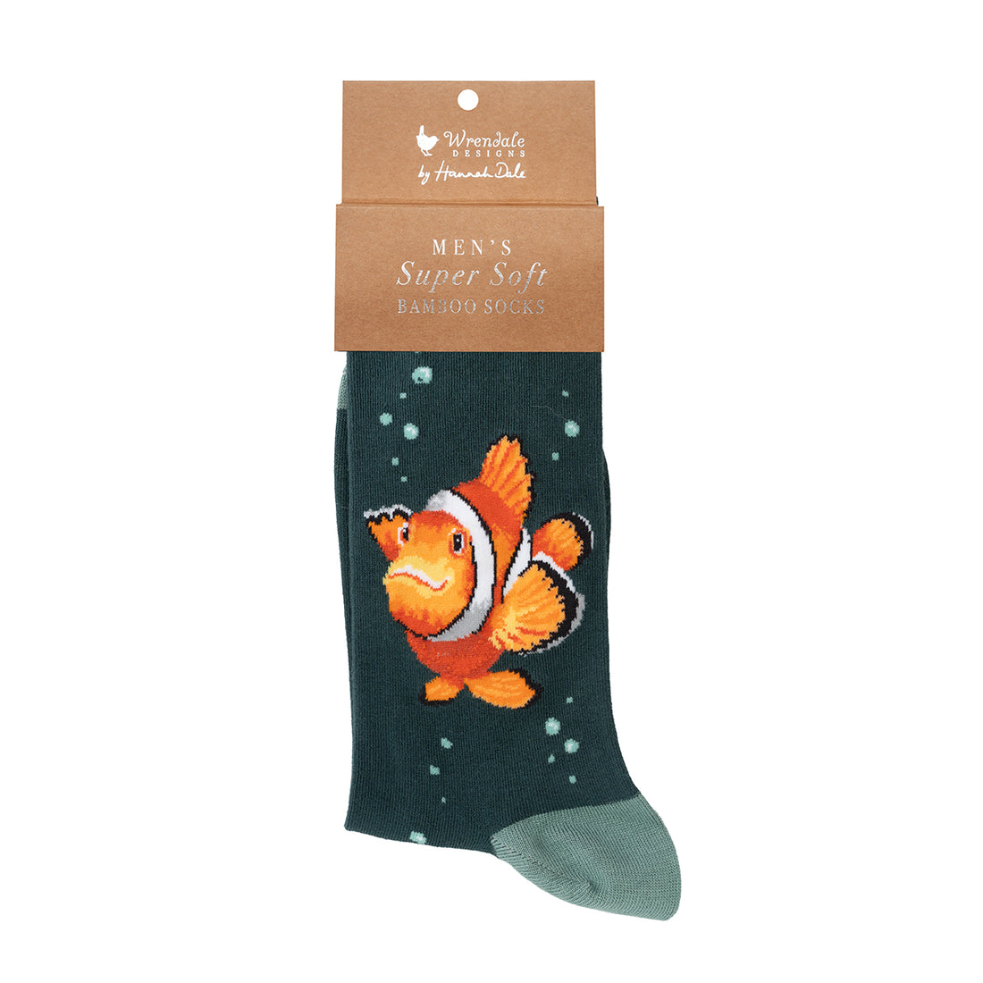 Wrendale Designs Bambussocken für Herren mit Clownfisch-Motiv auf weißem Hintergrund.