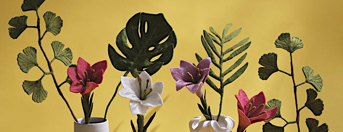 Bunter Strauß handgefertigter Filzblumen in Vase als Kategorie-Banner