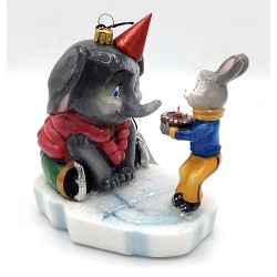 Christbaumschmuck Komozja Elefant und Hase auf dem Eis